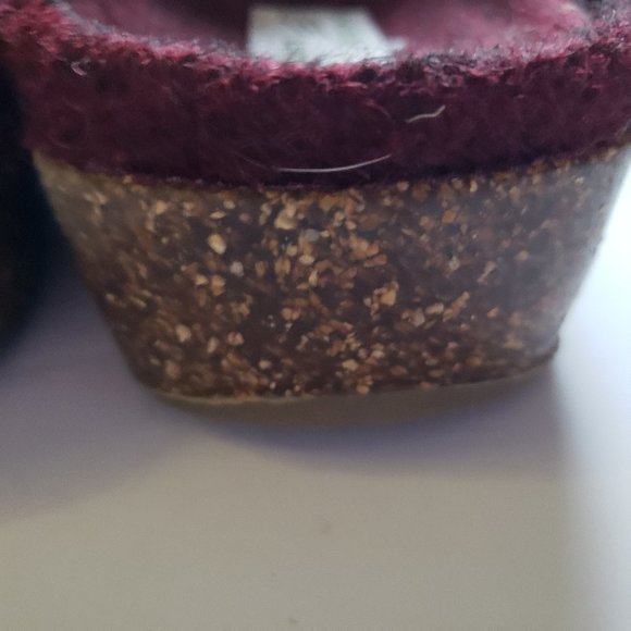 Earth Origins Jenna Felt Slip-on Clogs with strap detail, size 7.5 - Picture 4 of 5